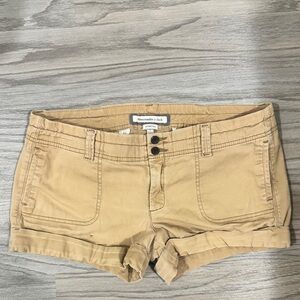Vintage Abercrombie & Fitch Women's Cargo Shorts in Tan